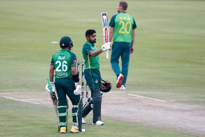 শেষ বল পর্যন্ত নাটক জমিয়ে জিতল পাকিস্তান শেষ বল পর্যন্ত নাটক জমিয়ে জিতল পাকিস্তান